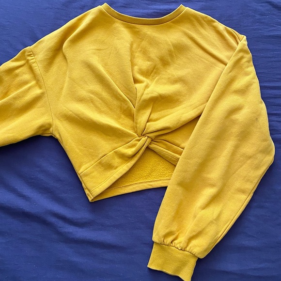 H&M Divided Mustard Yellow Long Sleeve Ruched Crop Top - Picture 2 of 9